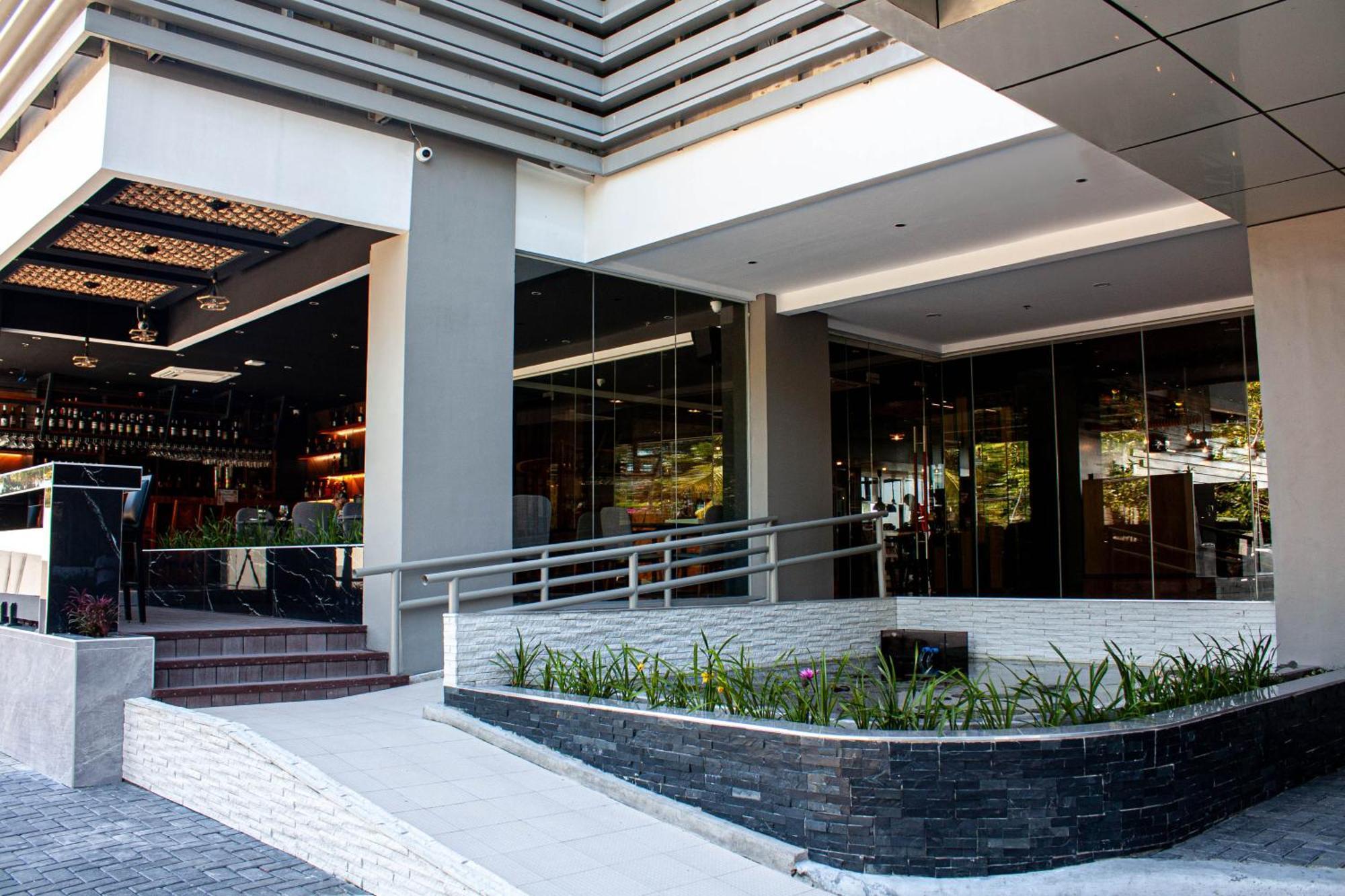 Hayat Sky Towers Hotel Cebu Luaran gambar