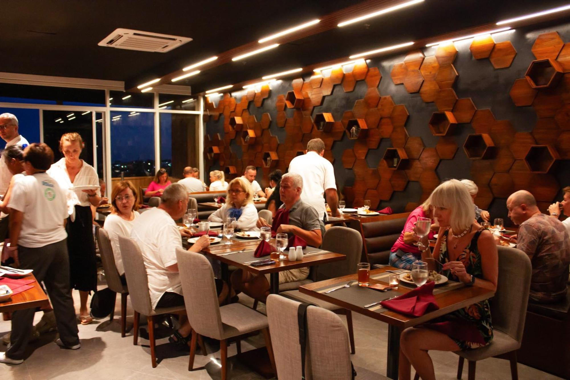 Hayat Sky Towers Hotel Cebu Luaran gambar