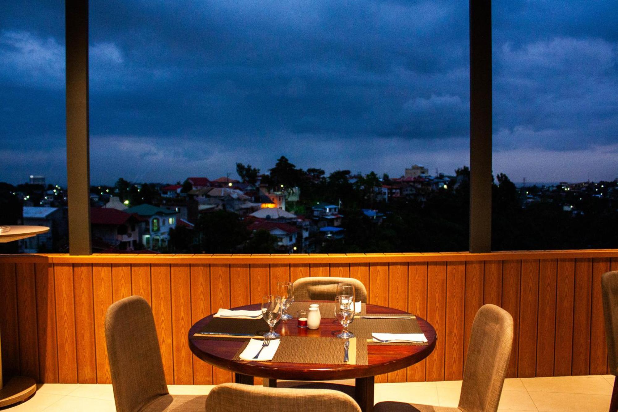 Hayat Sky Towers Hotel Cebu Luaran gambar