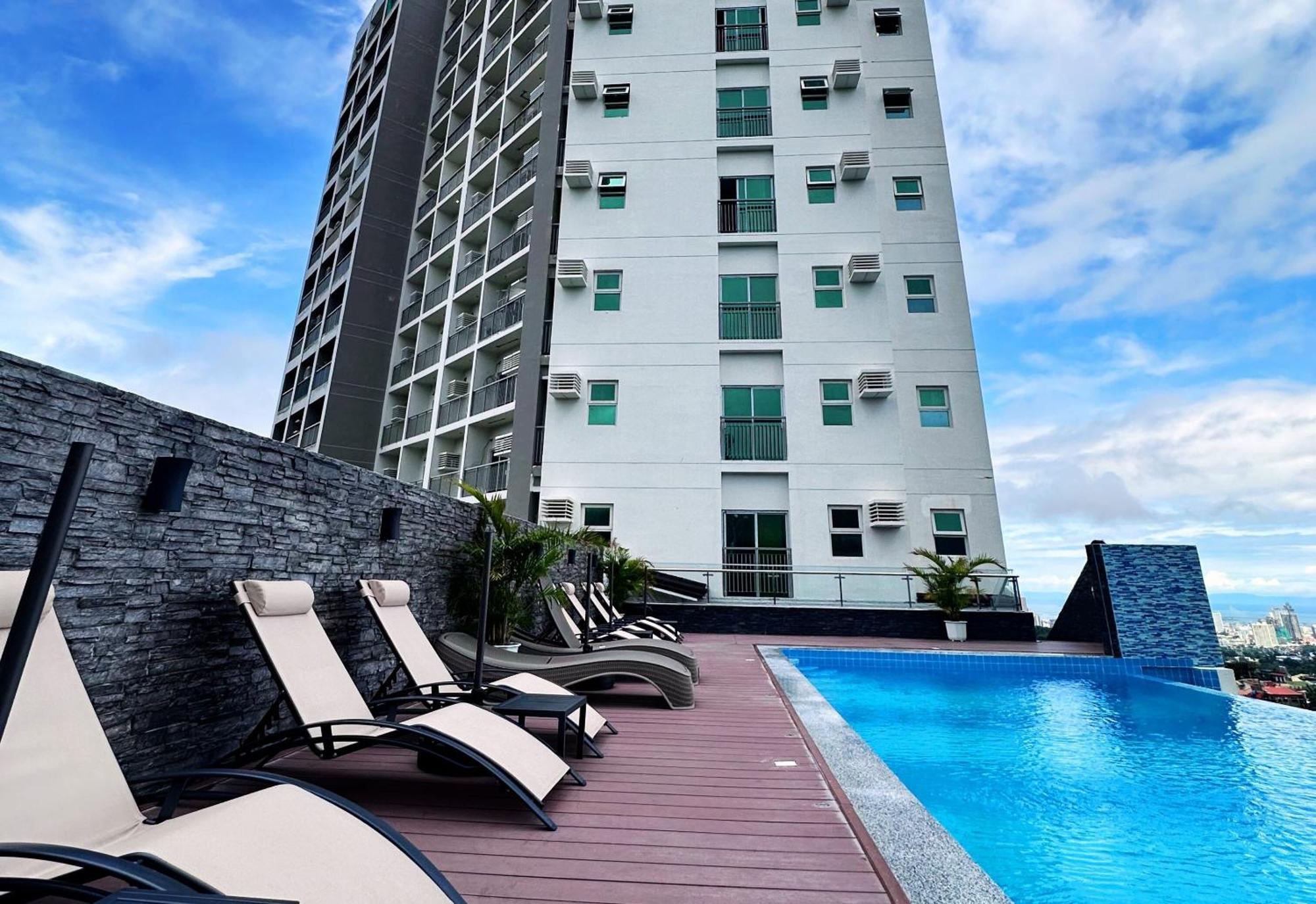 Hayat Sky Towers Hotel Cebu Luaran gambar